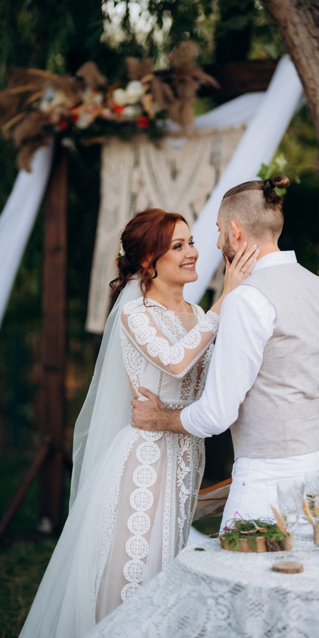Impressionen einer Hochzeit in Hessen Brautpaar Boho