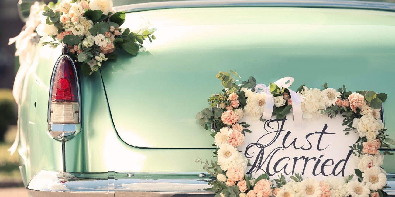 Impressionen einer Hochzeit in Hessen Fahrzeug Brautpaar