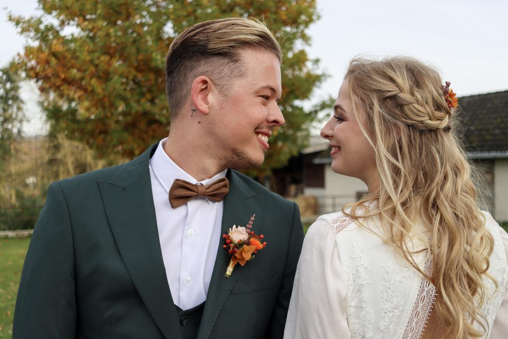 Hochzeitsplanung in Hessen - Gießen und Umgebung Brautpaar Blickkontakt