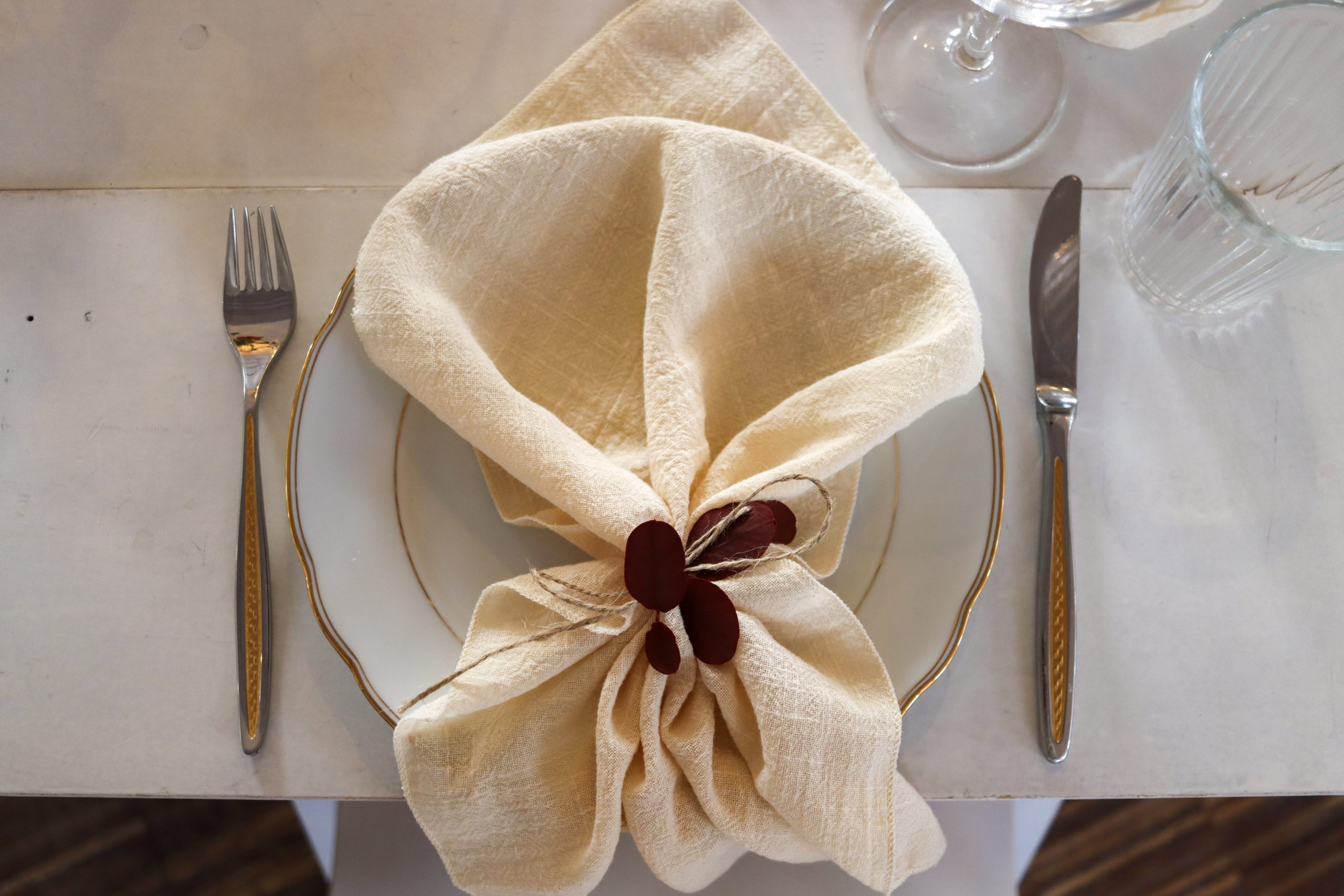 Hochzeit in Hessen Geschirr eingedeckt