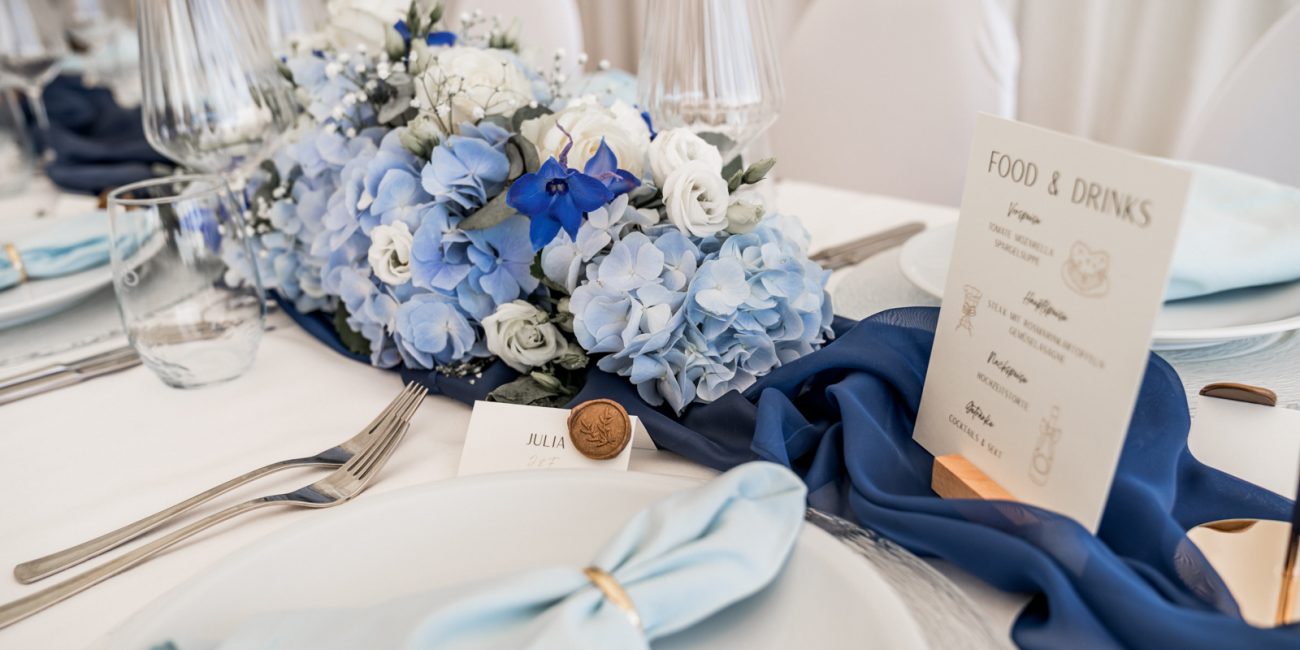 Details einer Tischdekoration. Auch kleine Momente beeinflussen den Ablauf einer Hochzeit